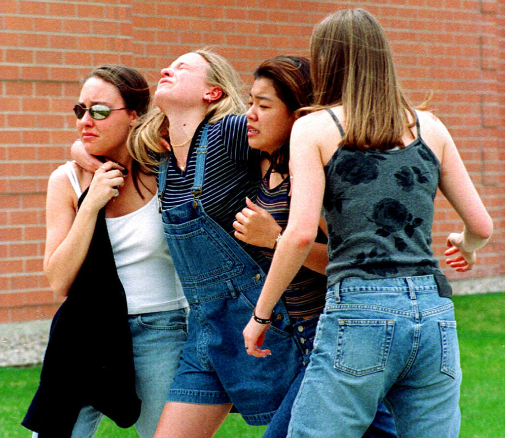 Από το Κολουμπάιν έως το Τέξας: Ο επαναλαμβανόμενος εφιάλτης των επιθέσεων σε σχολεία των ΗΠΑ-12