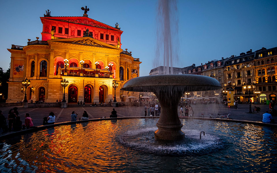 γερμανία-ξεκινούν-περικοπές-στον-δημ-561861982