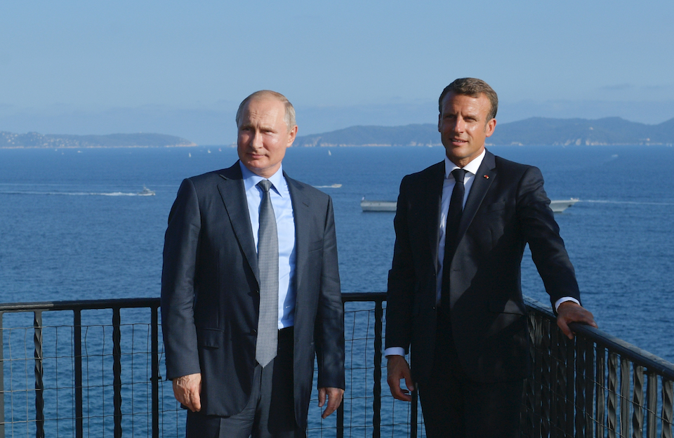 new-york-times-πούτιν-εναντίον-μακρόν-δύο-κόσμο-561848248