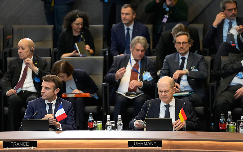 συνομιλία-μακρόν-σολτς-με-πούτιν-τα-561883810