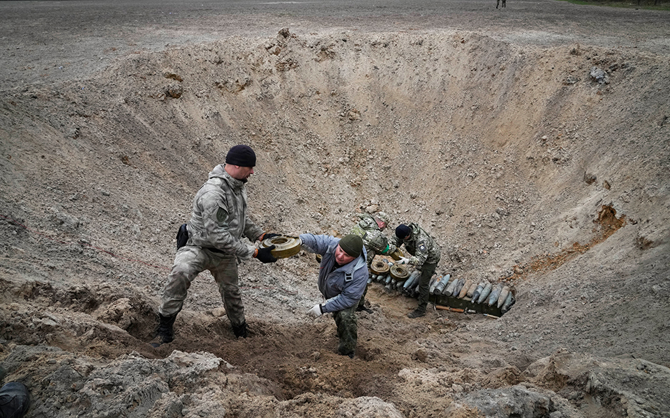 διχασμένη-η-δύση-για-το-τέλος-του-πολέμ-561884272