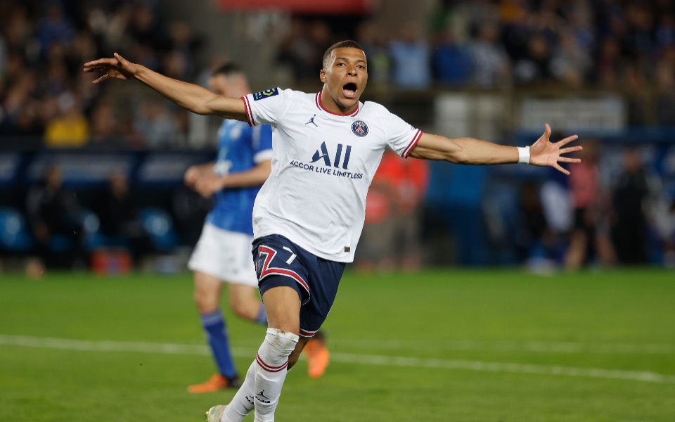 κιλιάν-εμπαπέ-έδωσε-τα-χέρια-με-την-παρ-561872461