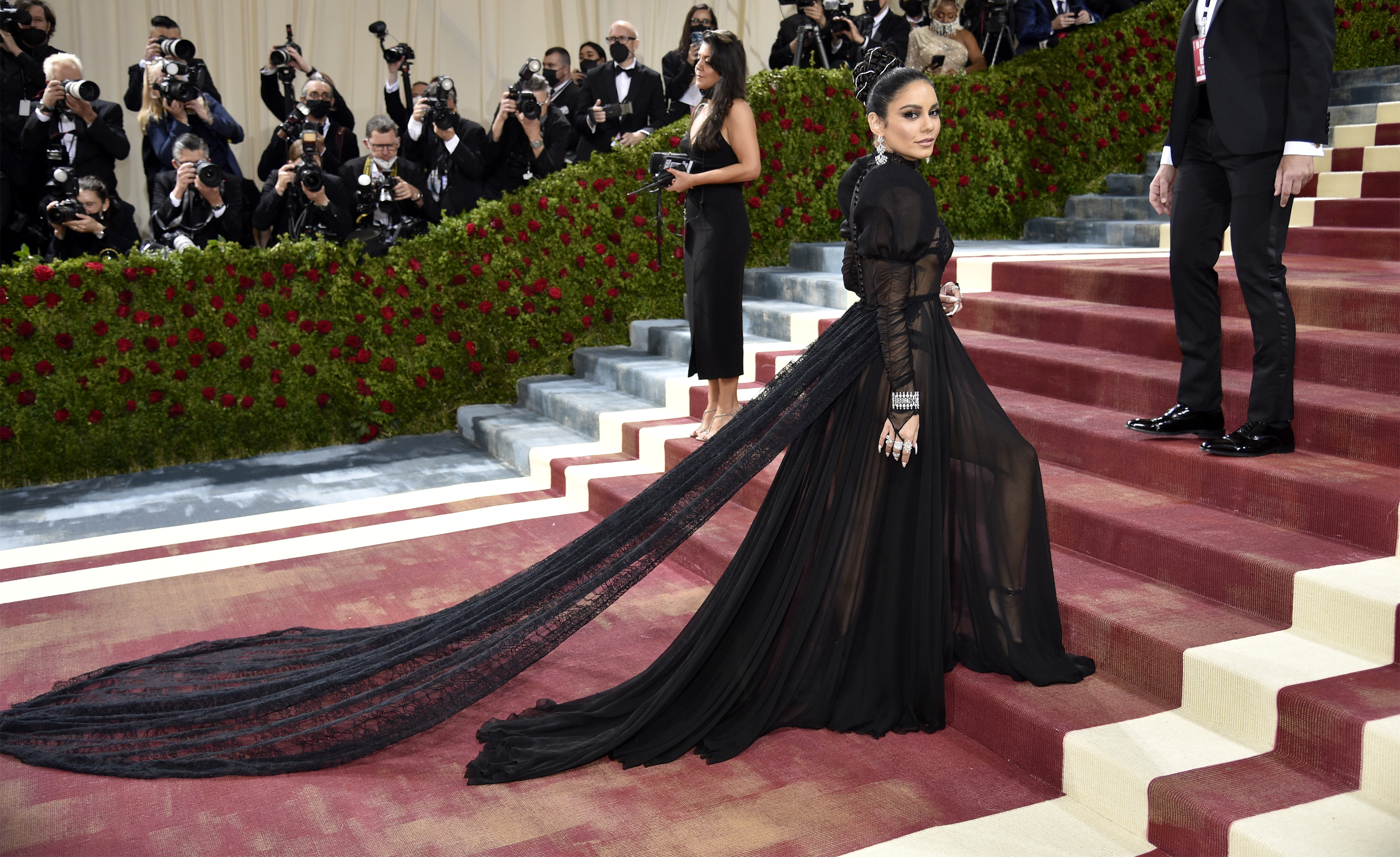 Met Gala 2022: Όλες οι εμφανίσεις στο κόκκινο χαλί-46