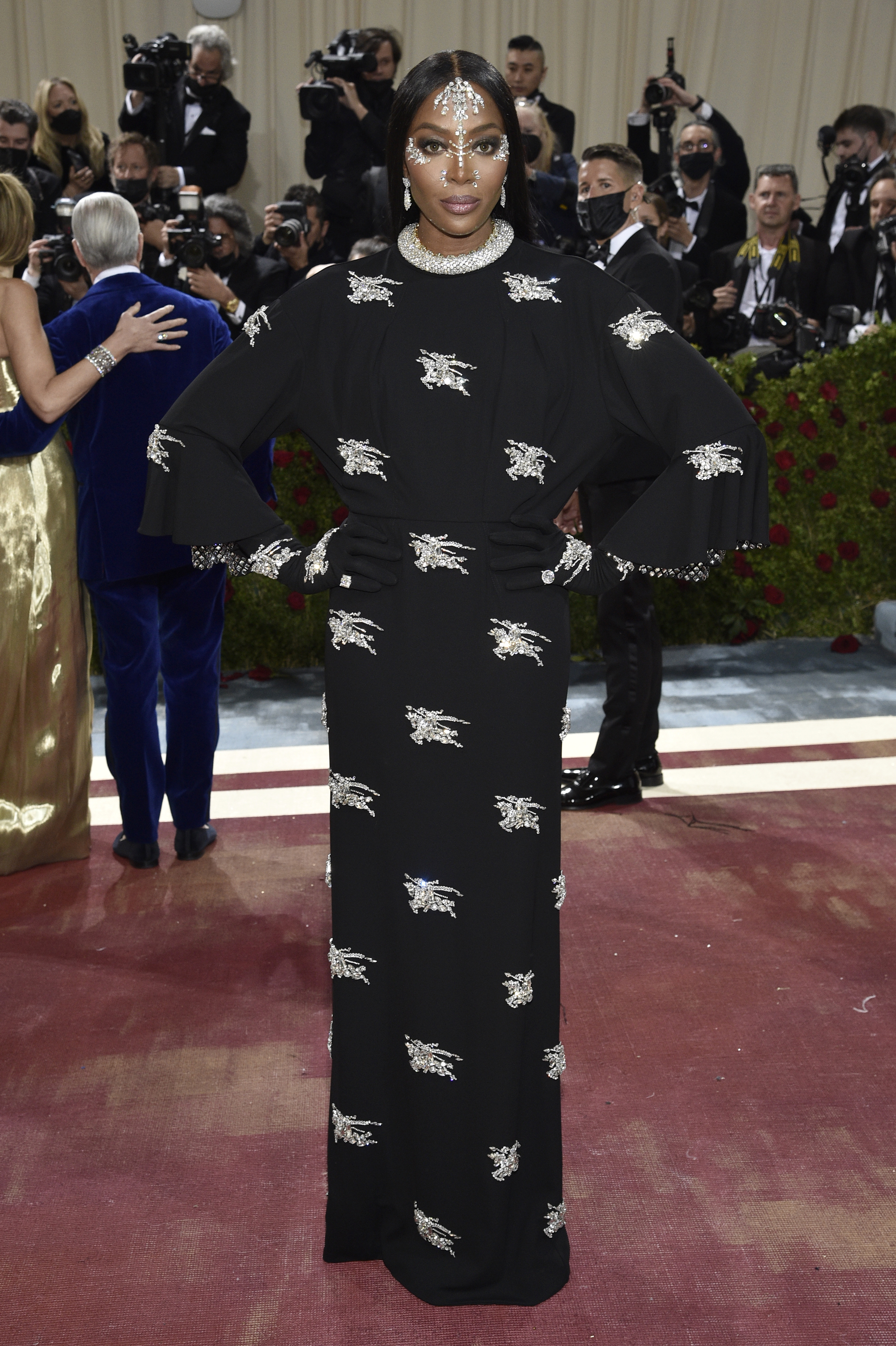 Met Gala 2022: Όλες οι εμφανίσεις στο κόκκινο χαλί-24