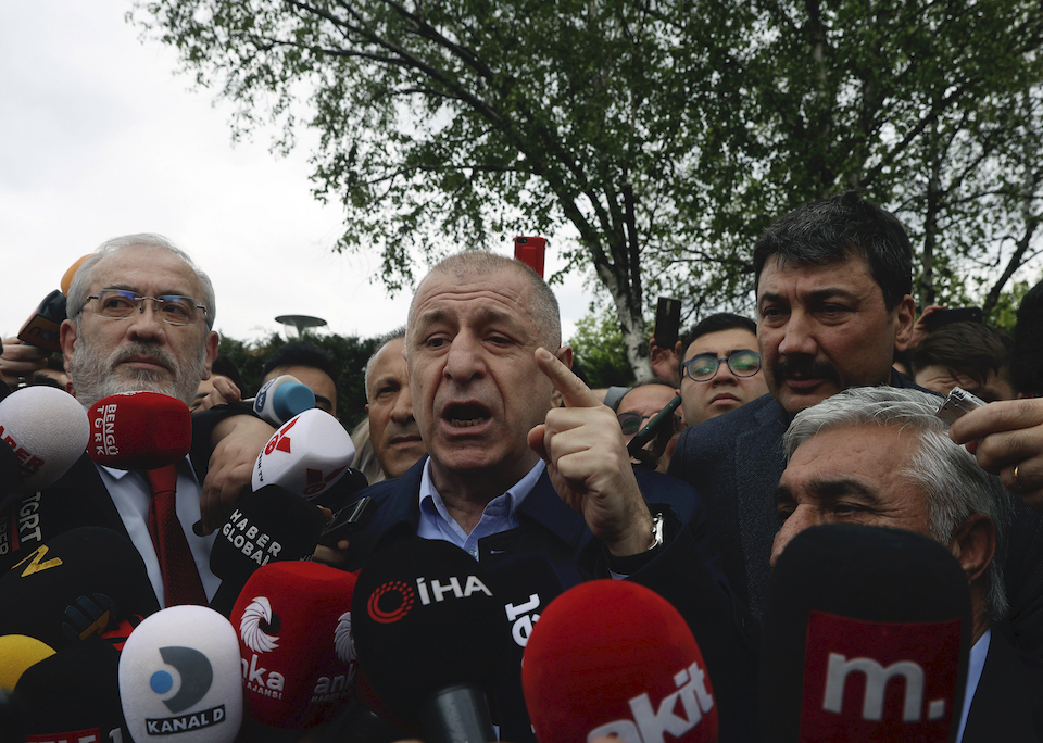 τουρκία-ουμίτ-οζντάγ-ο-ακροδεξιός-π-561849568