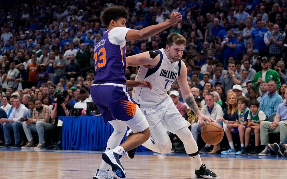 nba-μείωσαν-σίξερς-μάβερικς-561846850