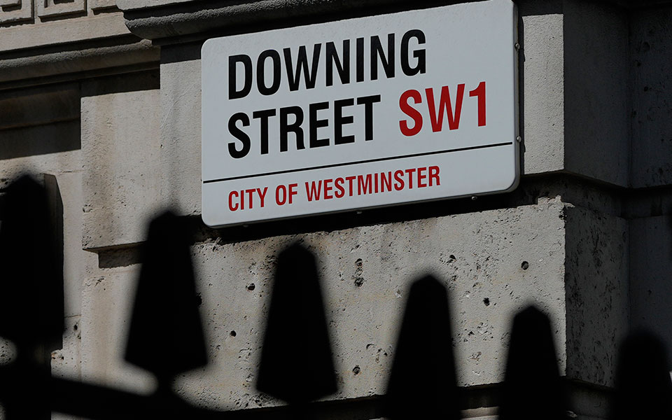 βρετανία-126-πρόστιμα-για-τα-πάρτι-στη-ντ-561867508