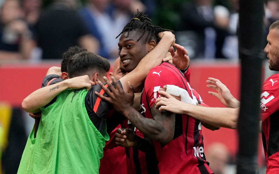 serie-a-μίλαν-αταλάντα-2-0-αγκαλιάζει-τον-561860830