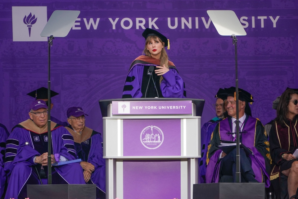 η-τέιλορ-σουίφτ-έχει-πλέον-και-διδακτο-561867625