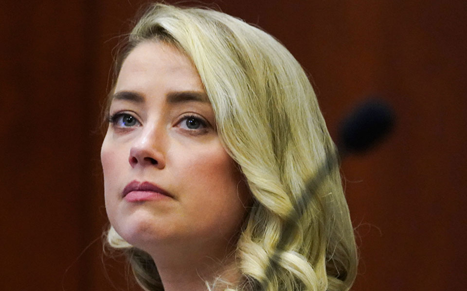 ο-τζόνι-χτυπούσε-την-άμπερ-στο-πρόσωπ-561867550