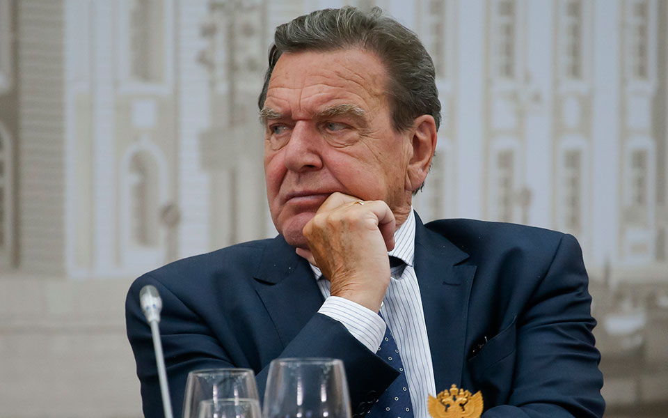 σρέντερ-η-gazprom-πρότεινε-τον-πρώην-καγκελά-561875755