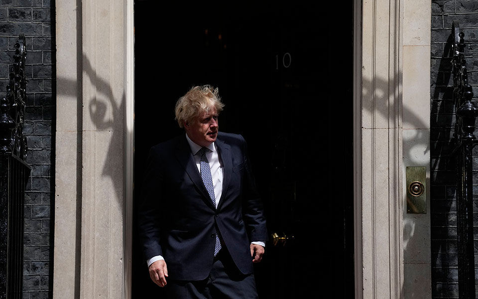 βρετανία-στα-χέρια-του-τζόνσον-η-έκθεσ-561877240