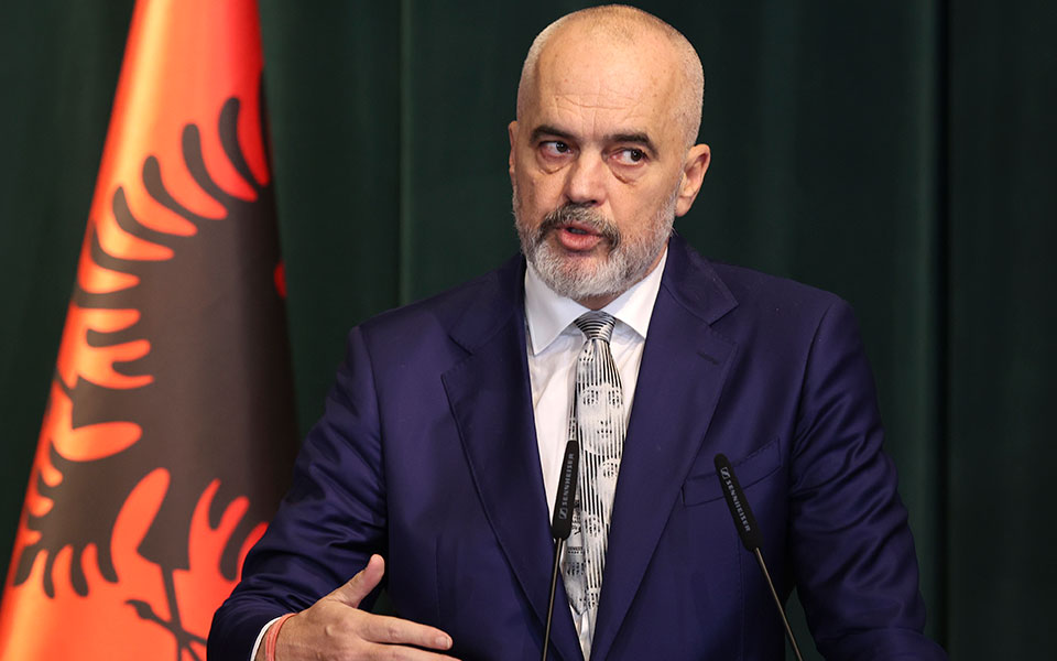 η-αλβανία-προσέφερε-ναύσταθμο-στο-νατ-561880903