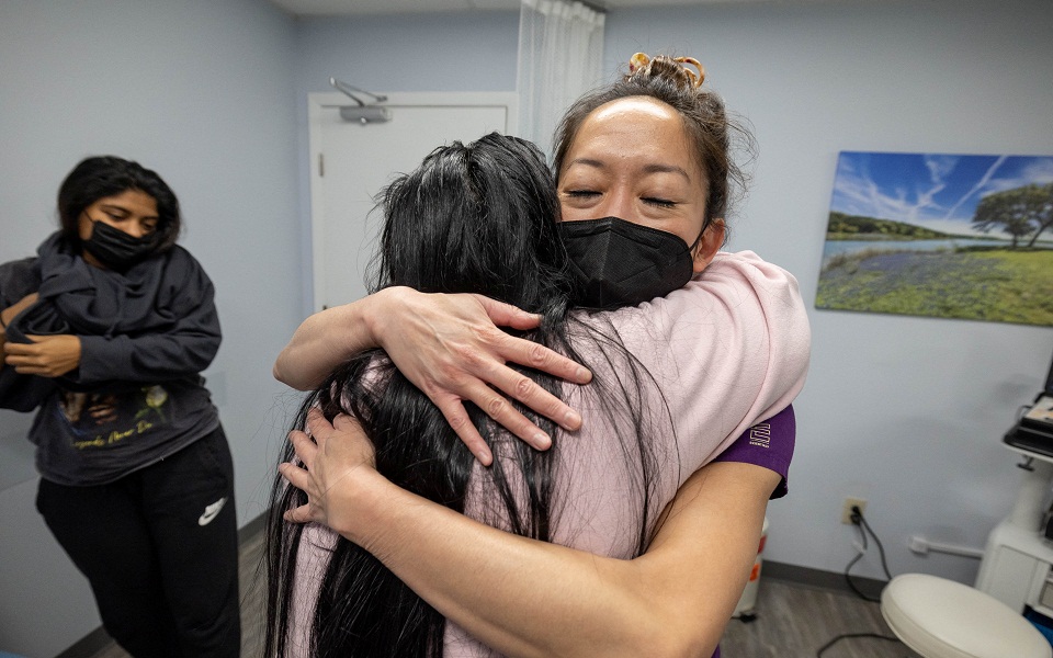 ΗΠΑ: Σφοδρές αντιδράσεις στις πληροφορίες περί πιθανής άρσης του δικαιώματος στην άμβλωση (εικόνες)-3