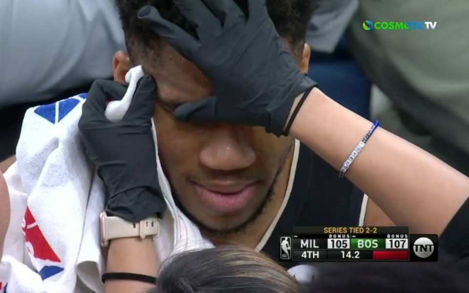 γιάννης-αντετοκούνμπο-ματώνοντας-γι-561855055