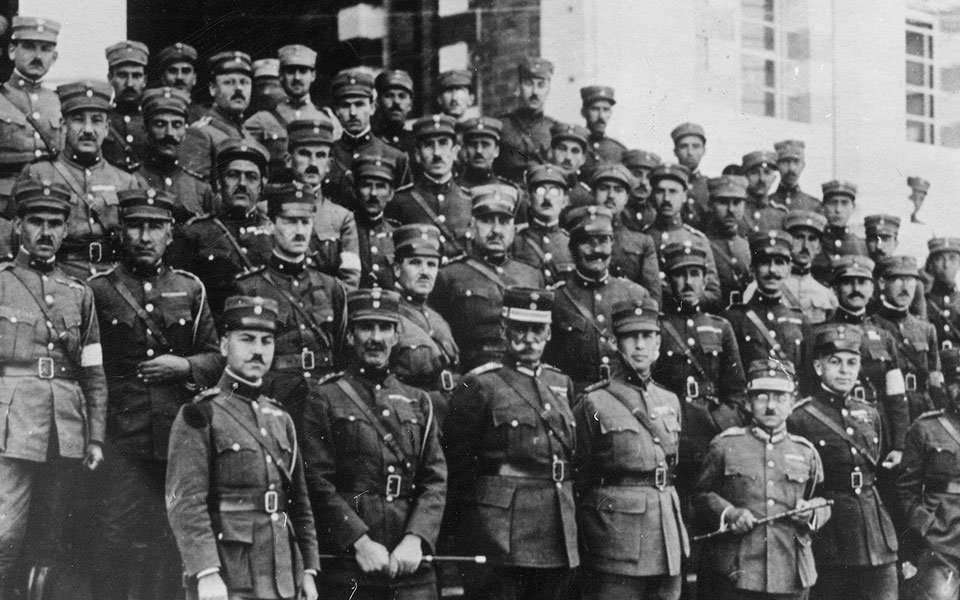 1922-τα-αναπάντητα-ερωτήματα-της-καταστ-561847402