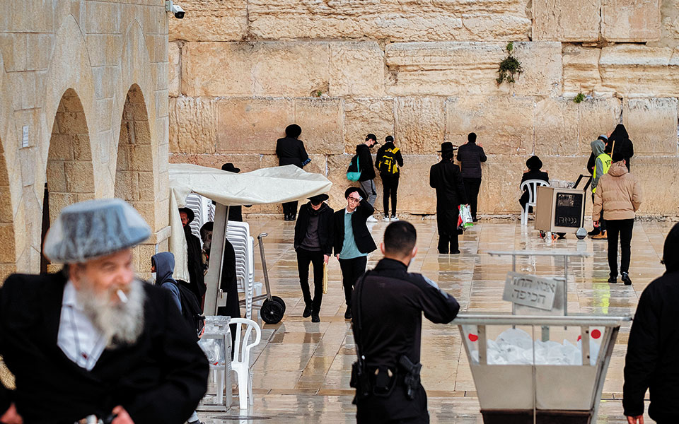 θρησκευτική-ντίσνεϊλαντ-στην-ιερο-561842164