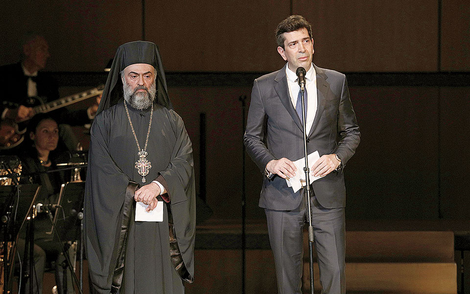 Ο Μάριος Φραγκούλης ξεσήκωσε το Μέγαρο Μουσικής σε μια συναυλία με καλό σκοπό-1