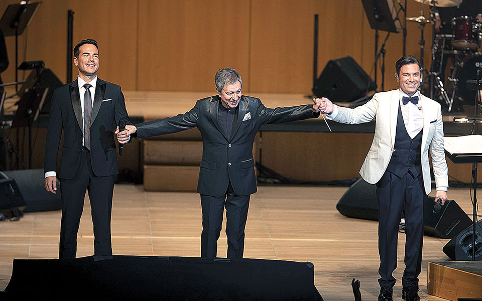 ο-μάριος-φραγκούλης-ξεσήκωσε-το-μέγαρ-561847045