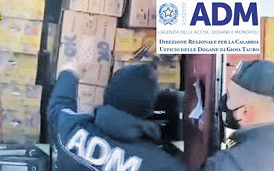 Ελληνικό σαφάρι για 654 κιλά κοκαΐνης σε μπανάνες-1