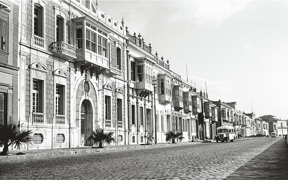 σμύρνη-από-τη-χρυσή-εποχή-στο-1922-561861181