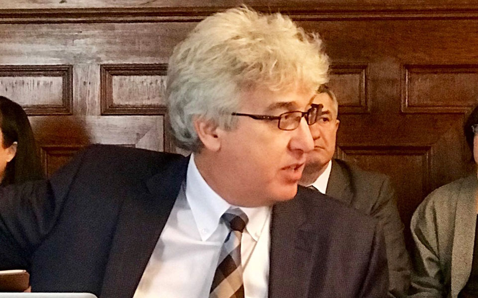 οικονομολόγος-της-παγκόσμιας-τράπεζ-561883486