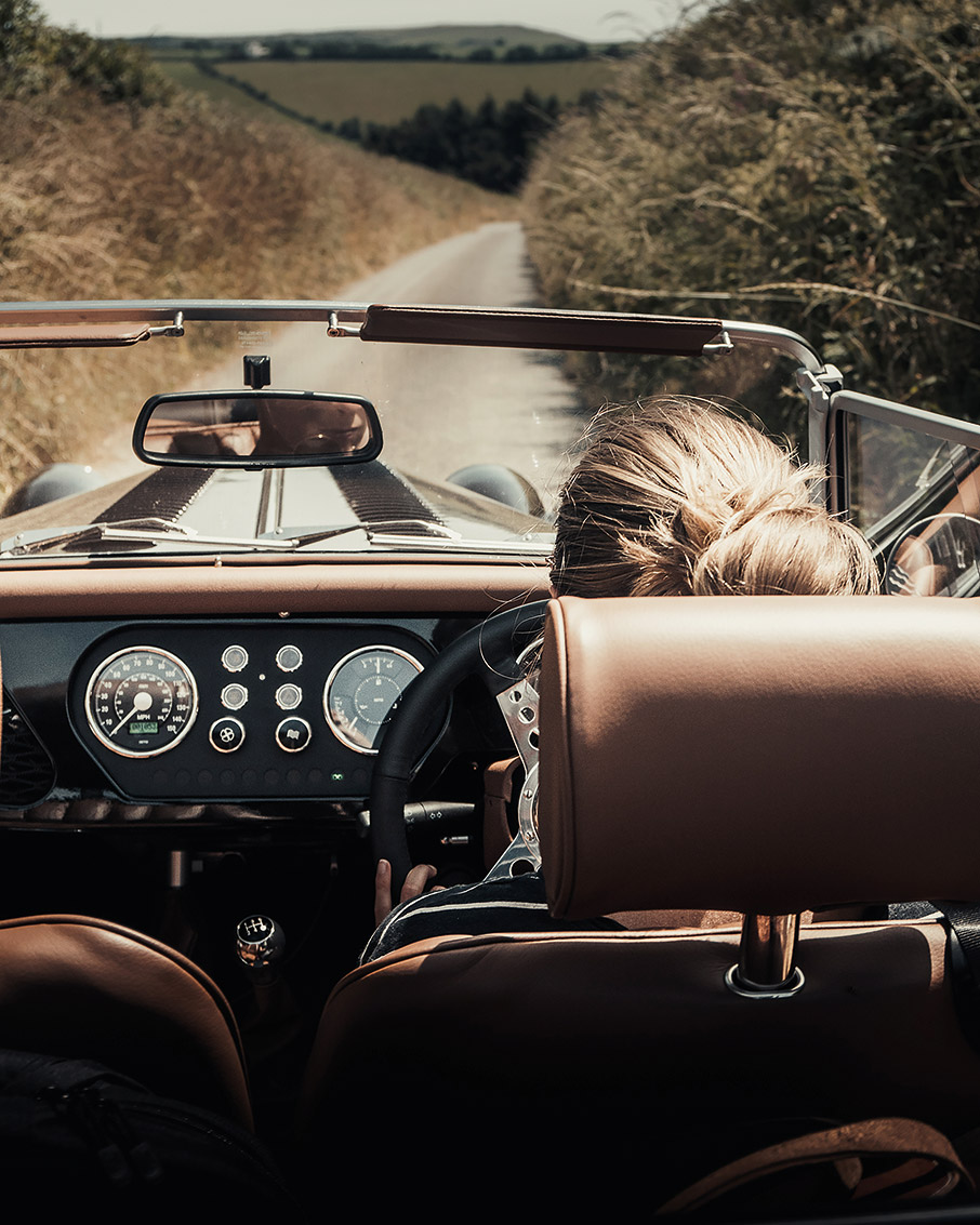 O γύρος της Βρετανίας, με ένα ιστορικό αυτοκίνητο του 1936-1