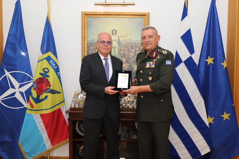 συνάντηση-αρχηγού-γεεθα-με-τον-πρέσβη-561884728