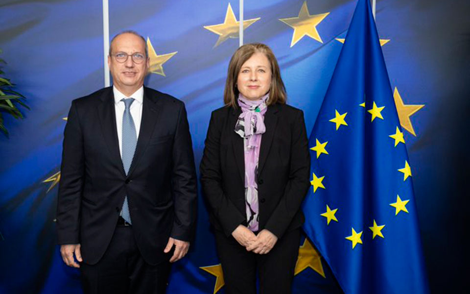 γιούροβα-προς-οικονόμου-καλωσορίζω-τ-561877108