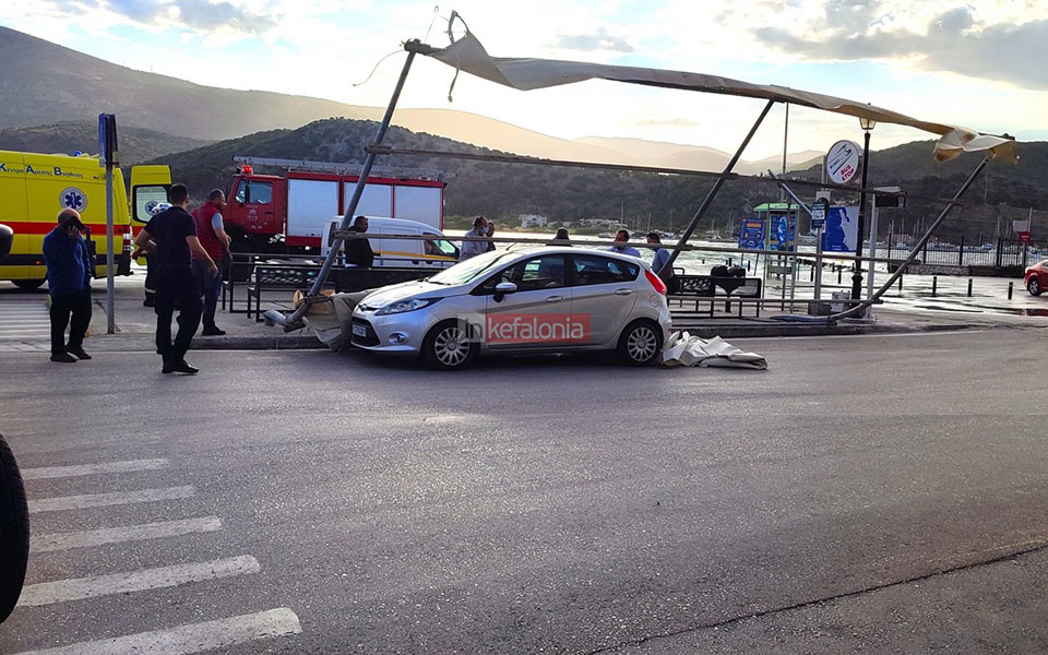 κεφαλονιά-τραυματίες-από-πτώση-στεγά-561867178