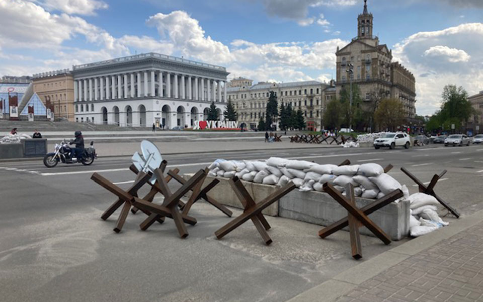 Στο στρατηγείο του Ζελένσκι: Το βαρύ τίμημα του πολέμου και οι αναφορές στην Ελλάδα-2