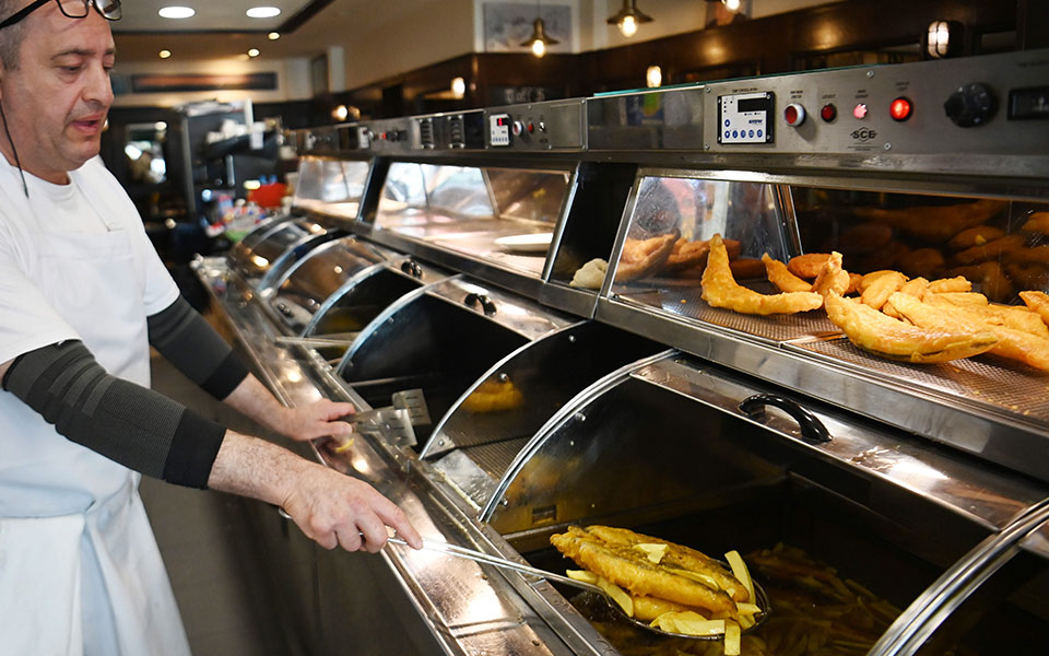 ο-πόλεμος-απειλεί-τα-fish-and-chips-561880966