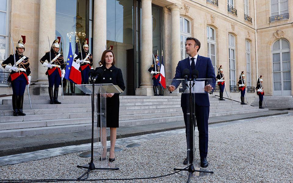 μακρόν-προς-ε-ε-ζητεί-γρήγορη-απόφαση-561867772