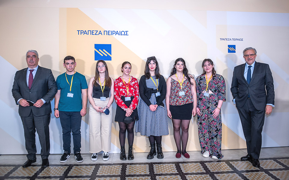 τράπεζα-πειραιώς-στηρίζει-τους-αποφο-561850660