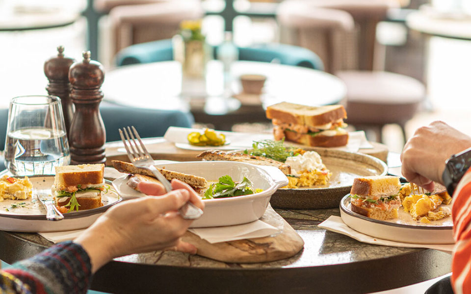 γιορτή-της-mητέρας-10-μαγαζιά-για-brunch-με-τη-μ-561847645