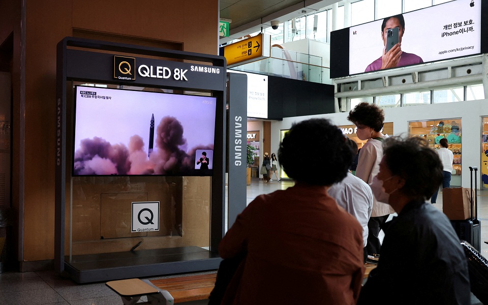 βόρεια-κορέα-εκτόξευση-τριών-βαλλιστ-561876850