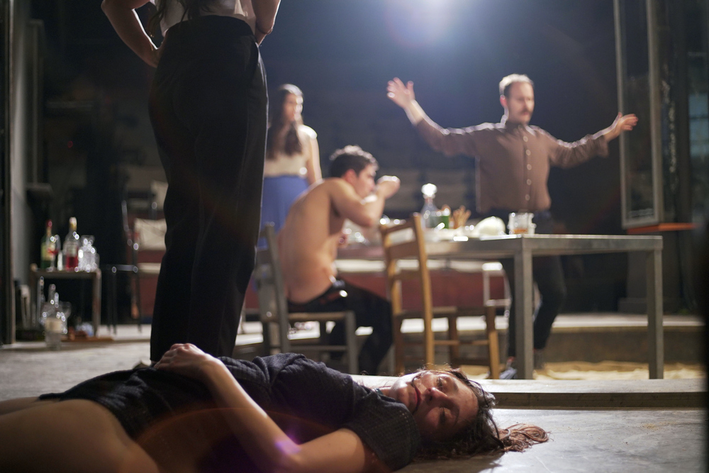 Ένα «Γεύμα» με μενού την ωμή βία-1