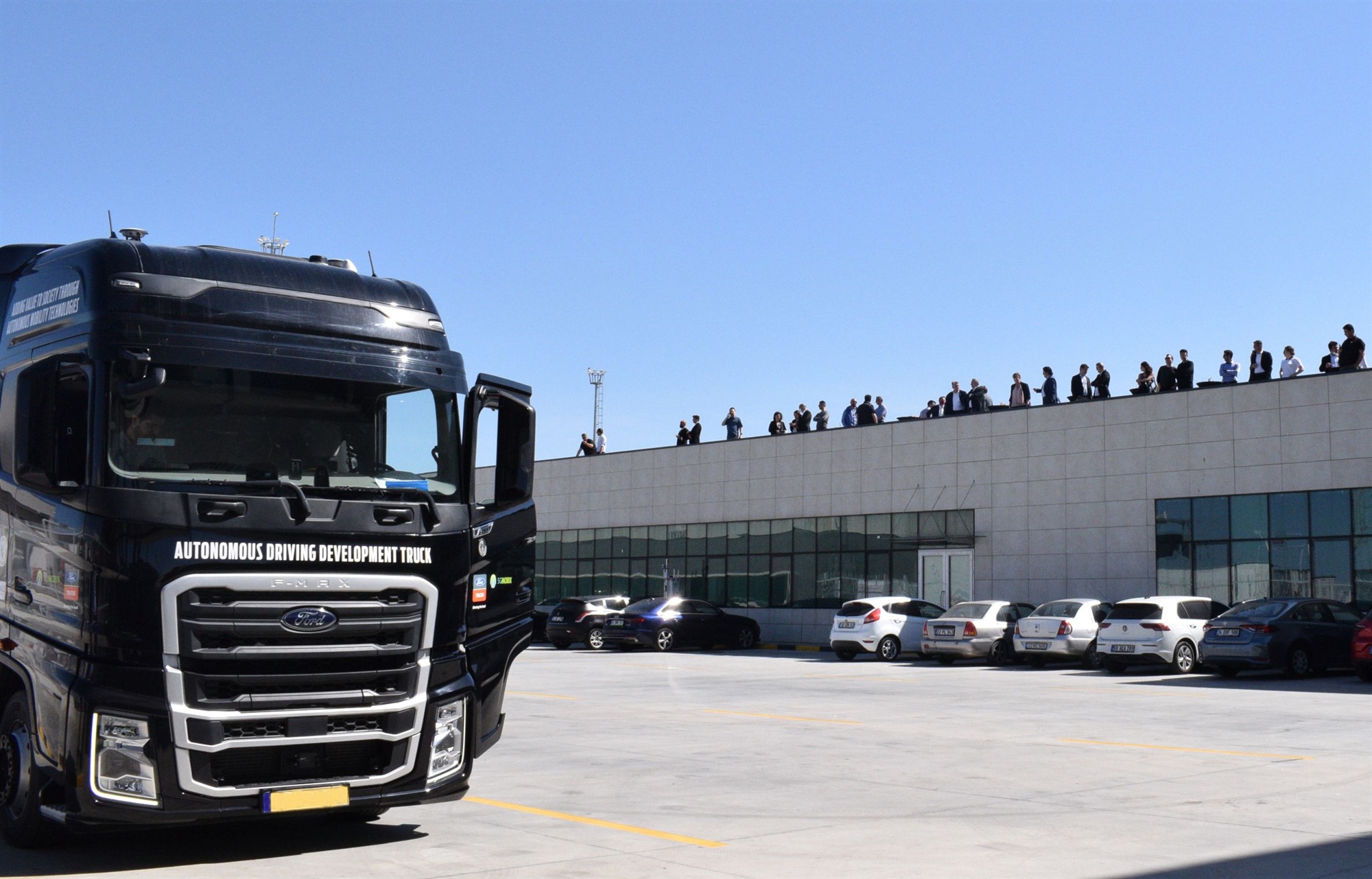 φορτηγά-χωρίς-οδηγό-διέσχισαν-τα-σύνο-561882898