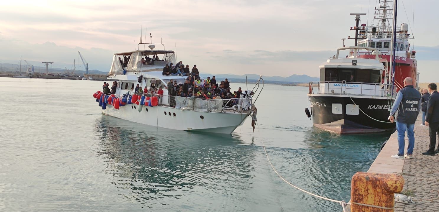 διάσωση-94-μεταναστών-ανοιχτά-της-πύλου-561882388