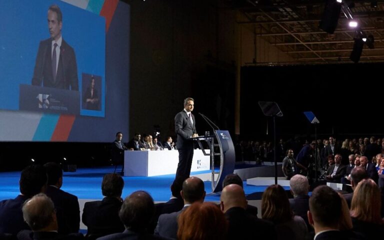 live-η-ομιλία-του-κυριάκου-μητσοτάκη-στο-σ-561844759