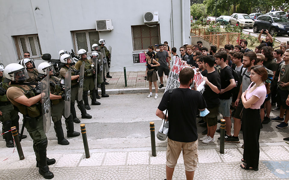 οικονόμου-η-βιβλιοθήκη-θα-παραδοθεί-σ-561879700