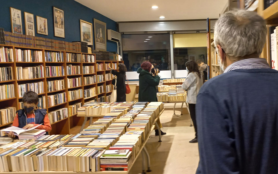 παλαιοβιβλιοπωλείο-των-αστέγων-νέα-σ-561864238