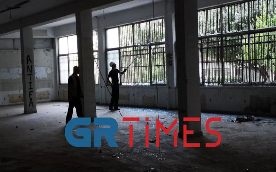 απθ-εργασίες-στον-χώρο-της-βιβλιοθήκη-561850696