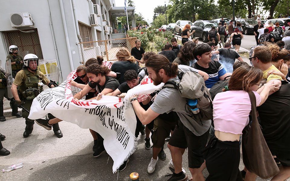 συριζα-η-κυβέρνηση-μητσοτάκη-η-μόνη-υπ-561879691
