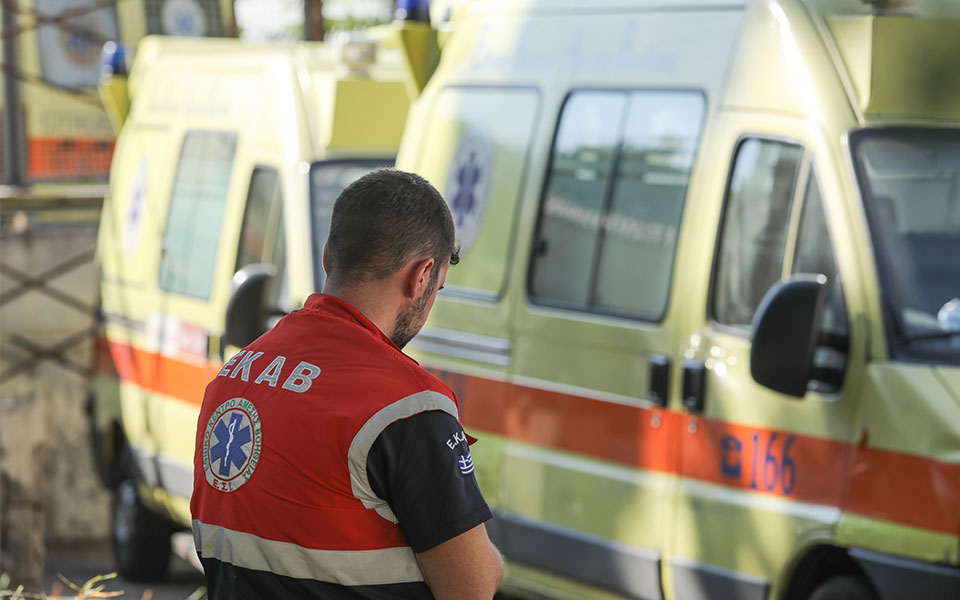 τροχαίο-ατύχημα-με-τρεις-τραυματίες-σ-561884329