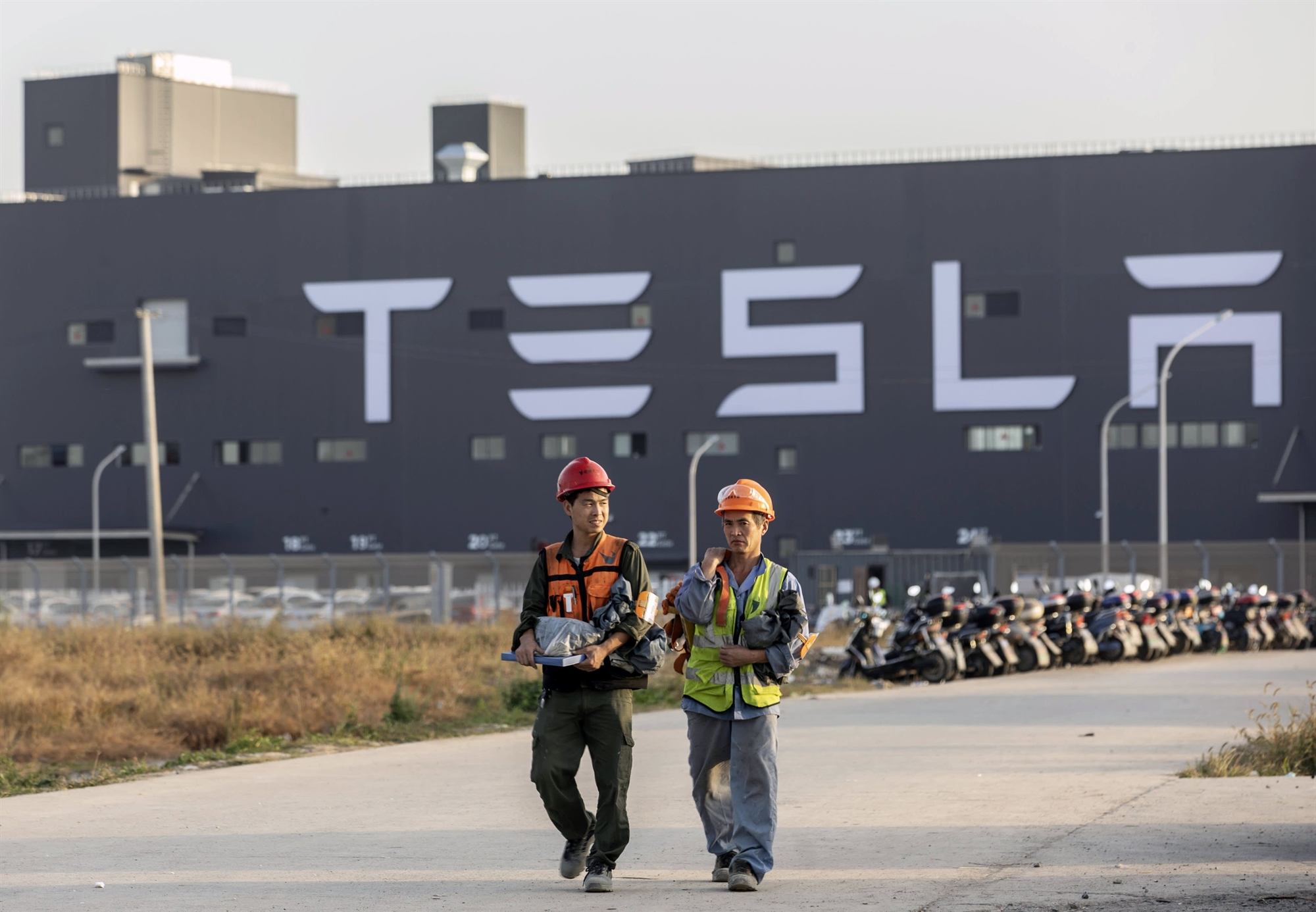 eργοστάσιο-τesla-στην-κίνα-σε-καραντίνα-απ-561876739