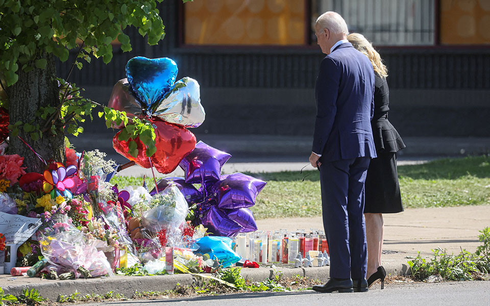 ηπα-ο-μπάιντεν-τίμησε-τα-θύματα-της-σφα-561864052