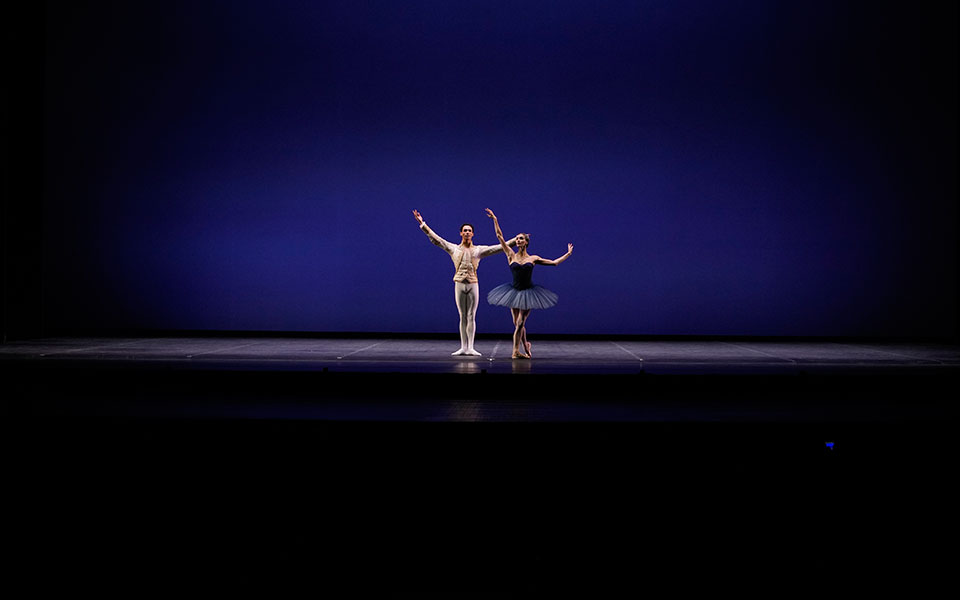 ρωσία-το-θέατρο-μπολσόι-ακυρώνει-παρα-561836680