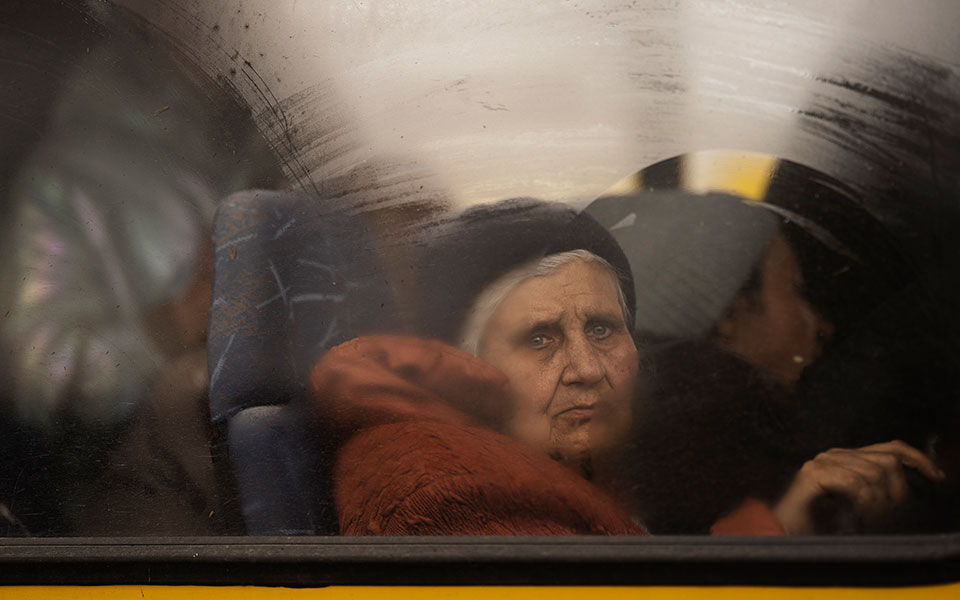 βουλγαρία-η-κυβέρνηση-παρέχει-καταλύ-561842983