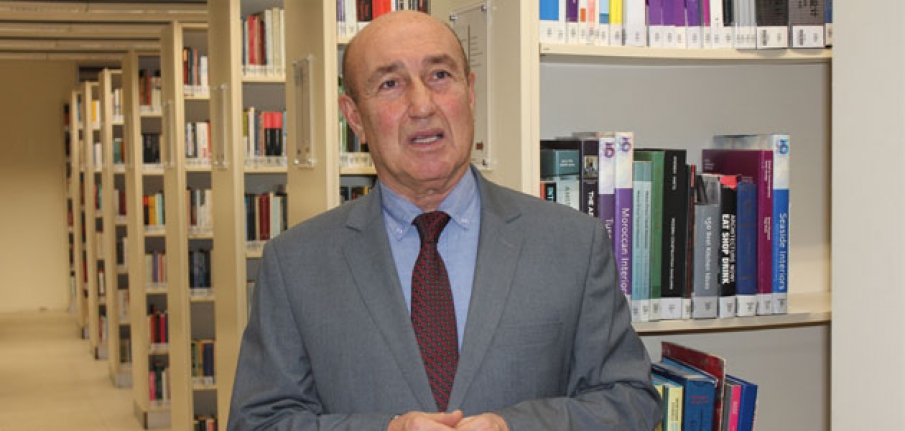 με-το-βλέμμα-στις-κάλπες-και-στις-ηπα-561882406